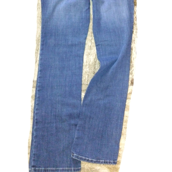 Like New LEE'S Platinum Label Curvy Fit Bootcut/Flare Jeans - Picture 12 of 16